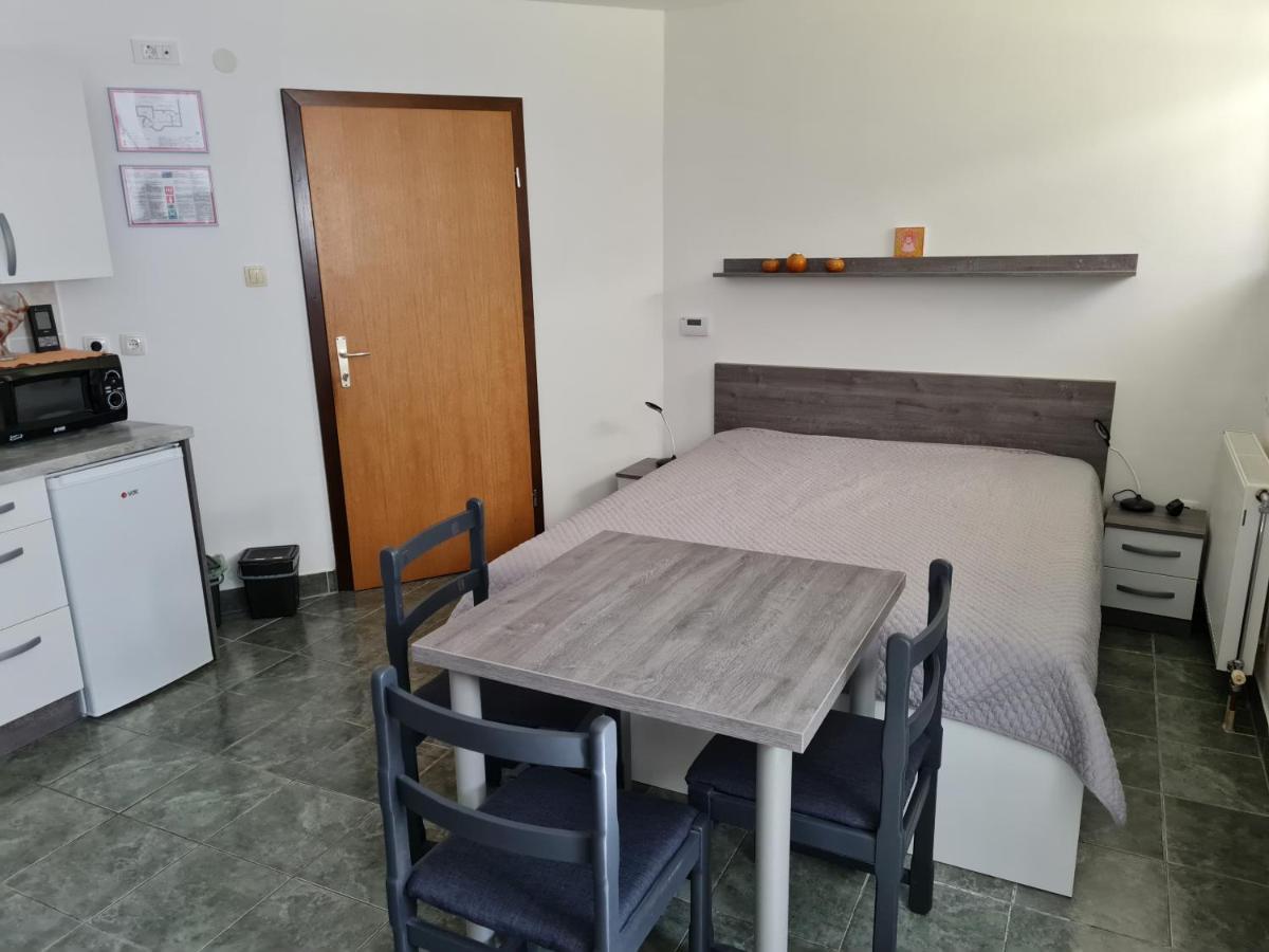 Apartma Jutersek 2+2 Libelice Buitenkant foto